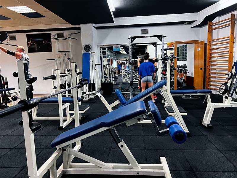 Máquinas de gimnasio para fuerza