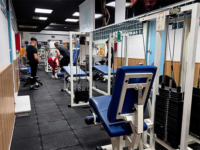 Sala de máquinas para musculación